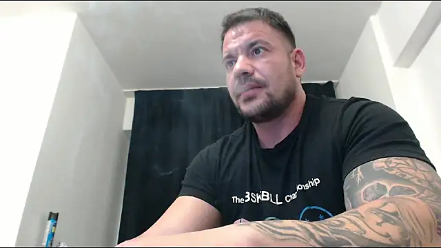 musclemonster31 online show from December 6, 4:27 pm