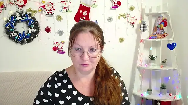 VanessaHotts online show from December 5, 9:16 am