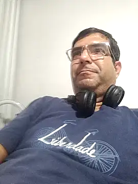 Mineirinho44 online show from December 26, 9:44 pm