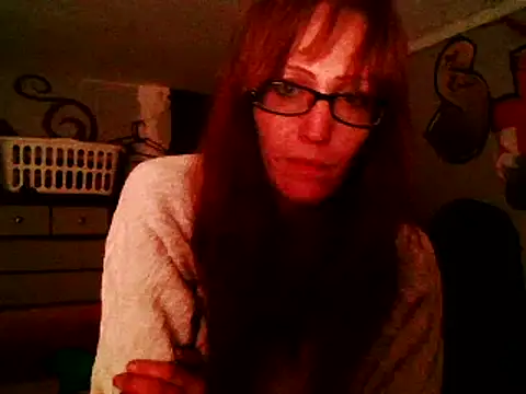 4EyedSluttyGinger online show from November 18, 7:49 am