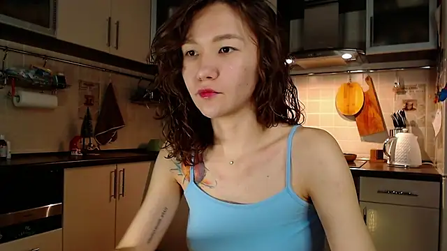 Kelly Yon online show from January 6, 9:42 pm