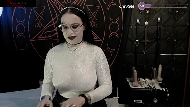 Evil Queen 666 online show from December 12, 5:33 am