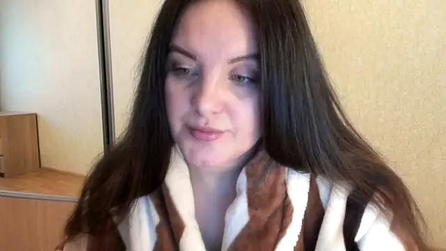 Katie WeaverX online show from December 5, 8:33 am