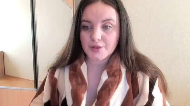 Katie WeaverX online show from December 4, 8:27 am