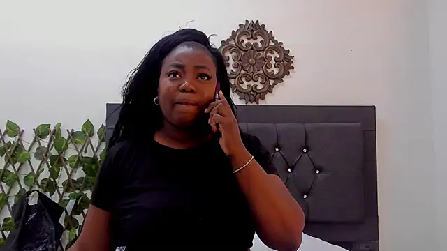 Julieebony online show from December 20, 1:36 pm