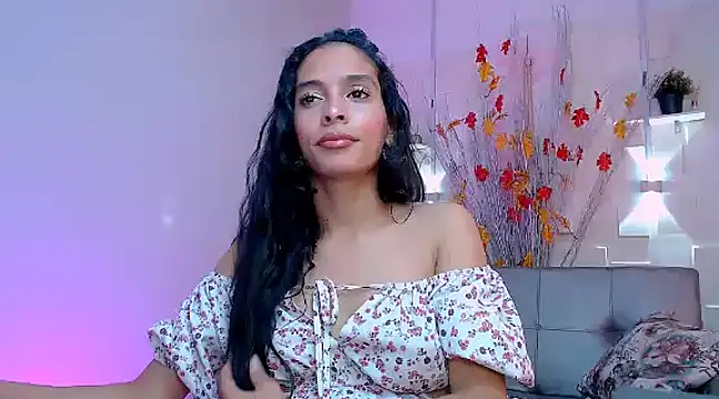 Girl-laura18 online show from November 24, 6:26 pm