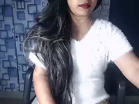 Hot Naina- online show from December 16, 4:43 pm