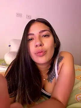 Latina vanessa online show from December 3, 12:00 am