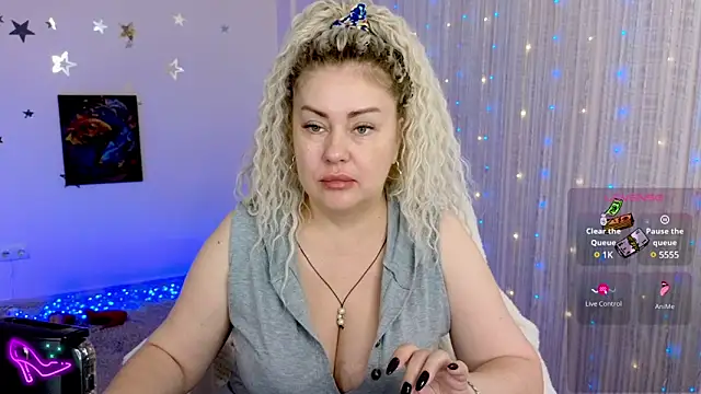 misskaassandraa online show from December 10, 5:58 pm