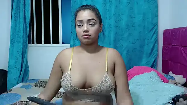 kiara milf  online show from December 19, 3:01 am