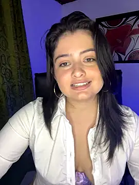 Stephania 18 online show from December 3, 8:01 pm