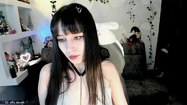 Effy tay online show from December 31, 1:07 pm