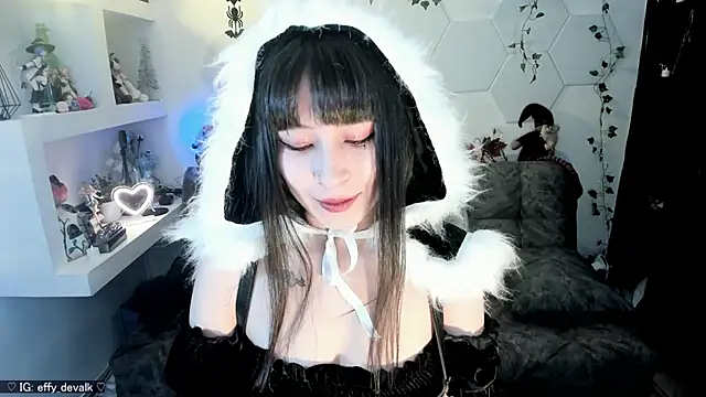 Effy tay online show from December 24, 1:19 pm