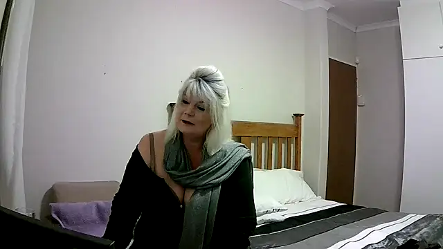 Miahotmilf online show from January 1, 7:32 pm