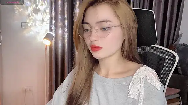 LiLi Bae online show from December 7, 4:35 am