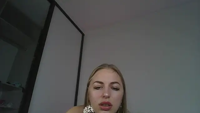 Kristina diamond online show from January 3, 1:49 pm