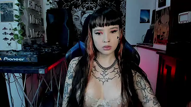 Demongirl6666 online show from December 31, 2:22 am