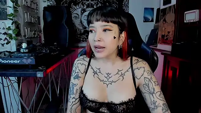 Demongirl6666 online show from January 6, 1:52 am