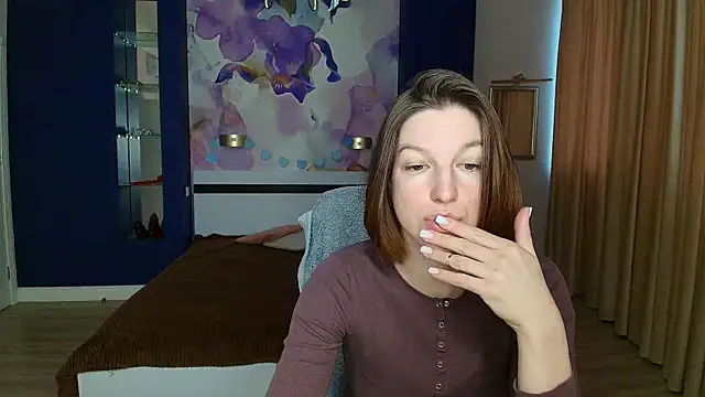 EmilyWalkeri online show from December 2, 7:50 am