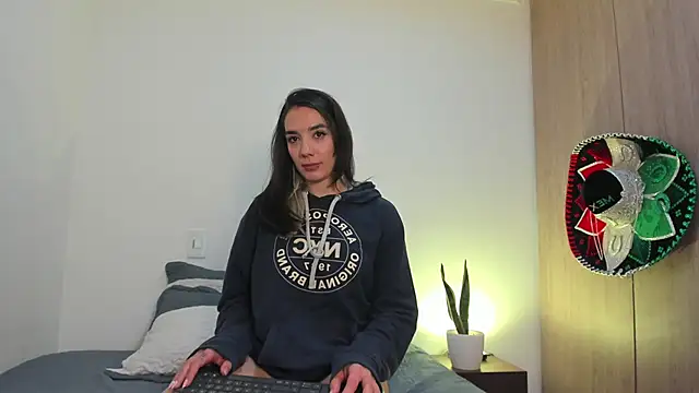 EmilySands online show from November 20, 9:55 pm