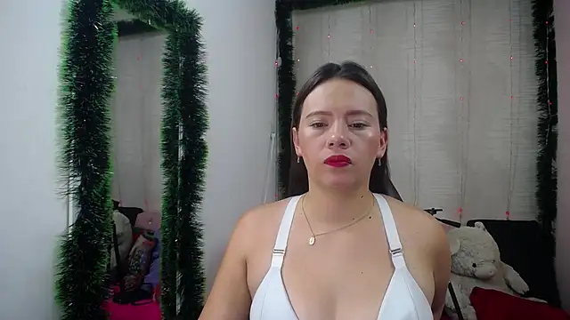 lauraguzman online show from December 16, 3:04 am