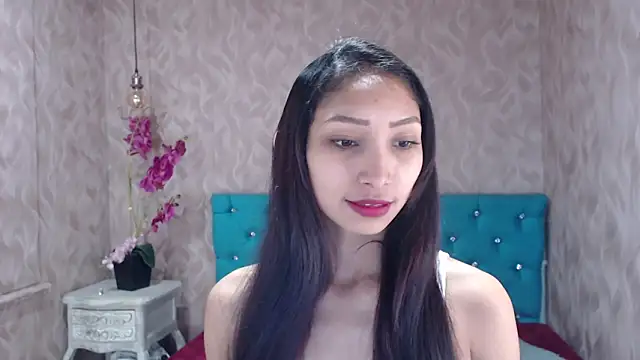 MadelineDoll online show from December 1, 1:31 pm