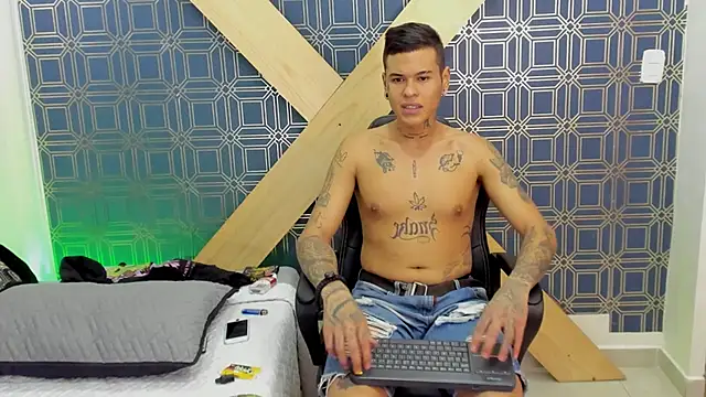 jamesinked  online show from December 31, 4:33 pm