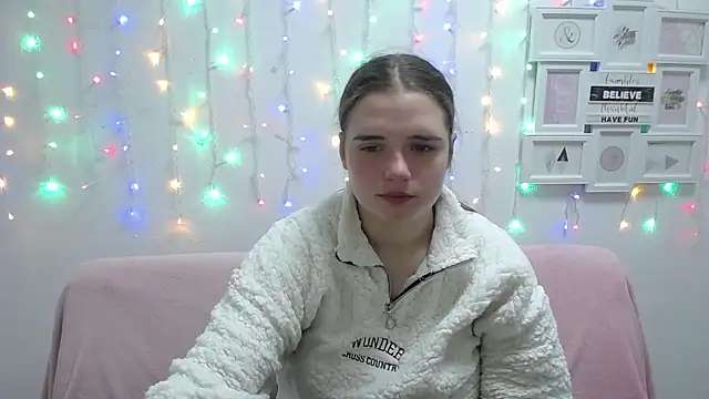 CarolineMiIIer online show from November 21, 6:13 am