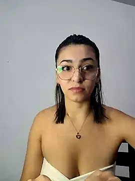 LuluzYPiero online show from December 18, 4:59 am