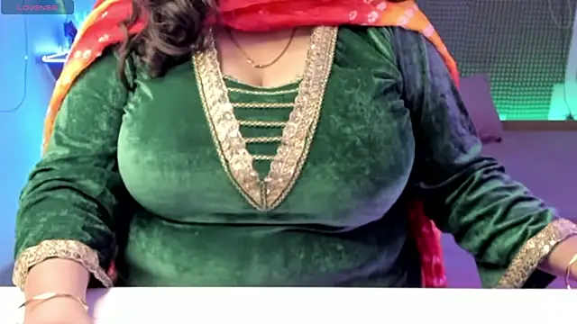 Gulabi Queen online show from December 11, 5:41 am