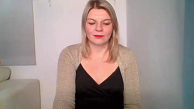 AdriannaFlirt online show from December 14, 7:11 pm