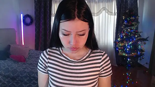 Emilyswan04 online show from December 16, 3:48 pm