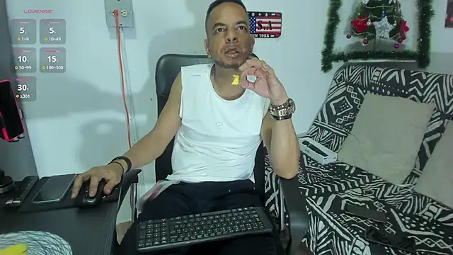 latinmartin73 online show from December 3, 1:03 am