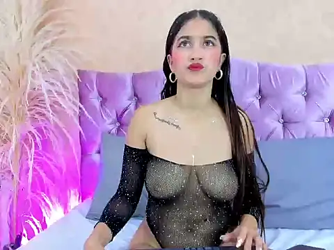 MIIAHERNANDEZ online show from November 28, 1:38 pm