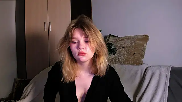 Lynarinas online show from November 20, 1:41 am