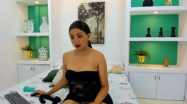 Nicolebella  online show from December 28, 12:17 am