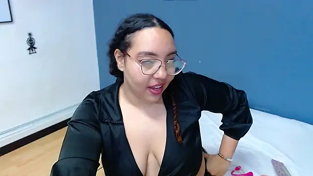 juicy bignipples online show from December 14, 3:14 am