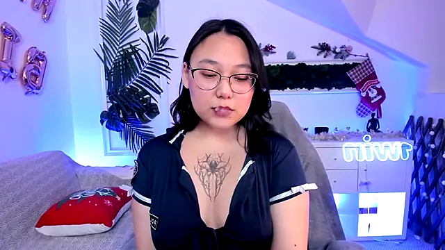 Yuki Lewd online show from December 9, 3:39 pm