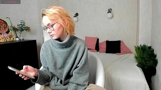 BlondyLily online show from November 21, 2:17 am