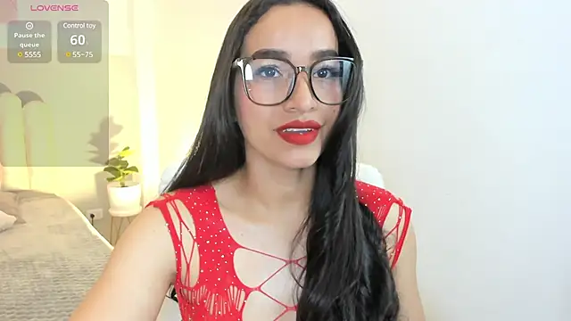 Victoria Castillo  online show from January 9, 11:55 am