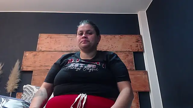 CurvyQueenKH online show from December 11, 1:01 pm