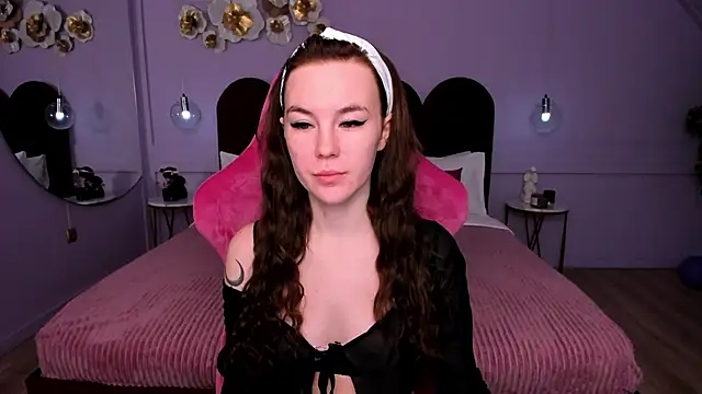 EllaSmithh online show from December 4, 5:55 am