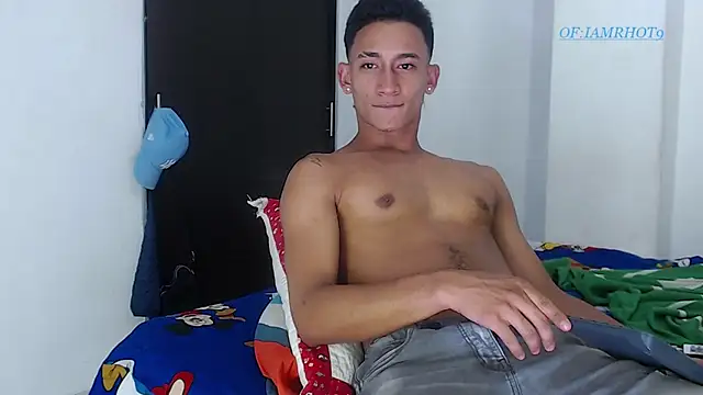 Hot Latinboys01 online show from December 31, 6:41 am