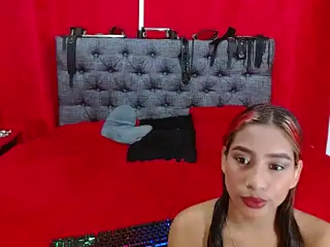 KrystalandCristi online show from December 15, 4:01 pm