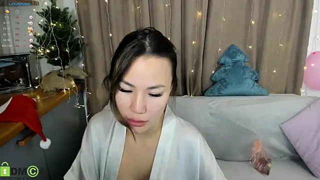 VivianJamess online show from December 19, 3:33 am