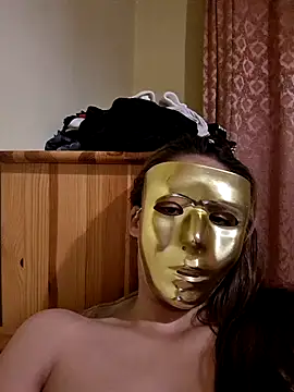 Themaskedgirl22 online show from November 15, 6:11 pm