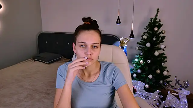 Sonya Bladee online show from December 16, 1:28 pm