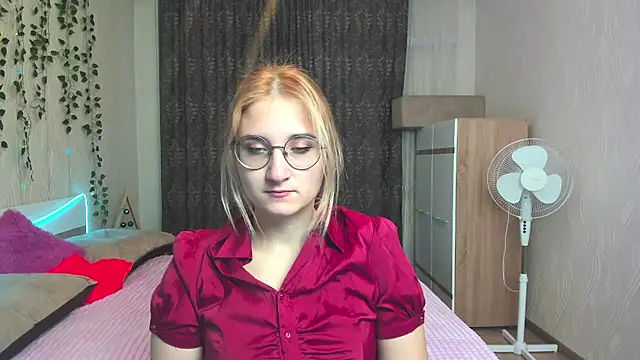 Miss Elsa  online show from December 12, 2:52 am