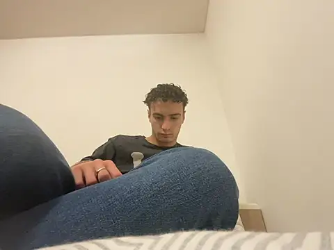 Curlytwink05 online show from December 4, 8:11 pm