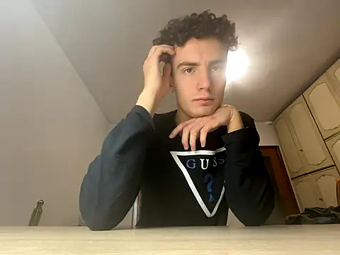 Curlytwink05 online show from December 8, 9:49 pm